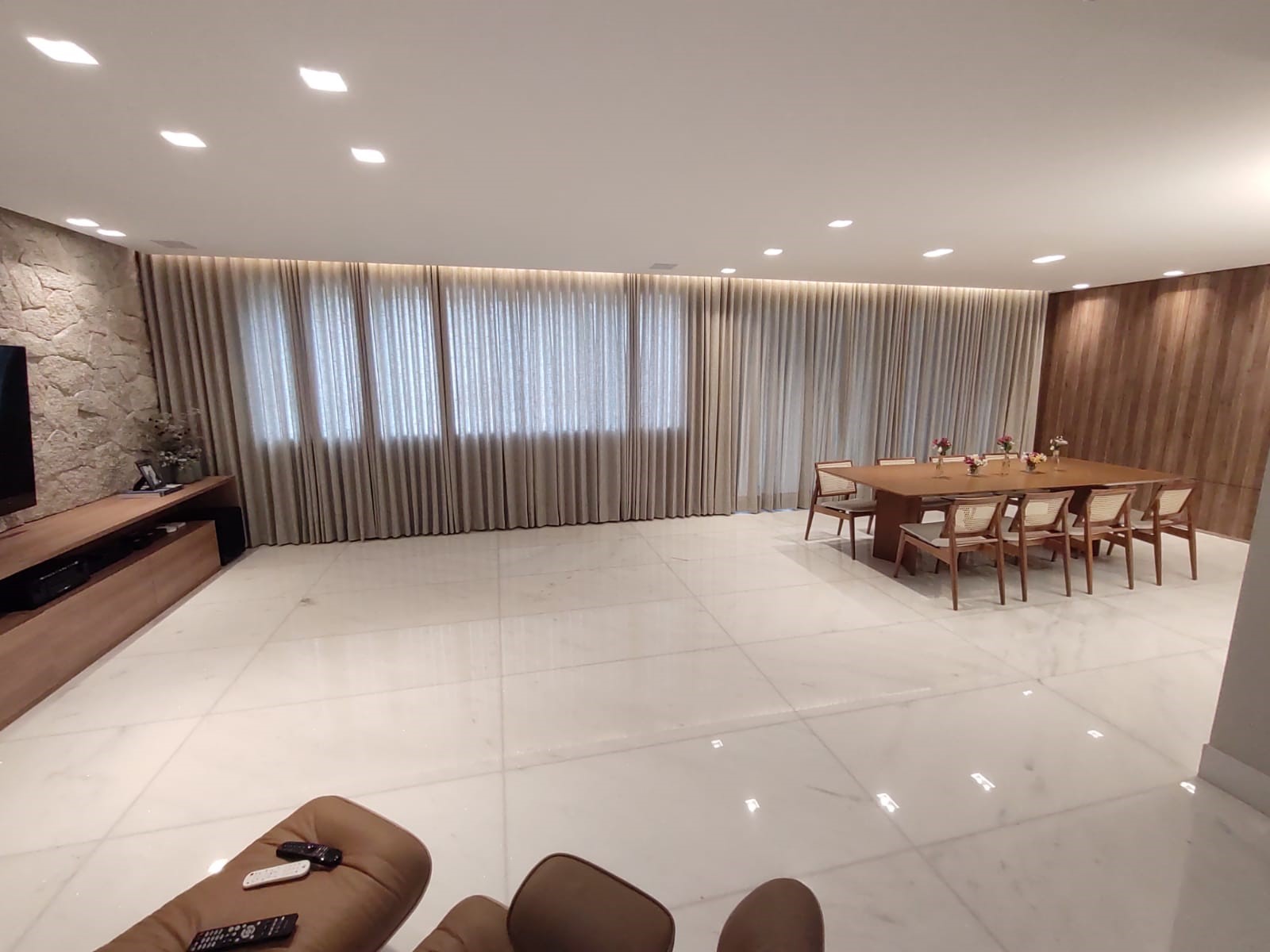 Cortinas ou Persianas? Qual a Melhor Escolha para Sua Casa?